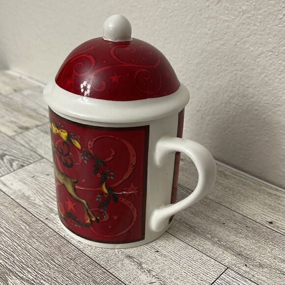 Christmas Reindeer Mug With Lid - Picture 4 of 8